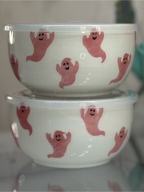 Pastel pink Ghost Stoneware ceramic Serving Bowl storage to go container NWOT